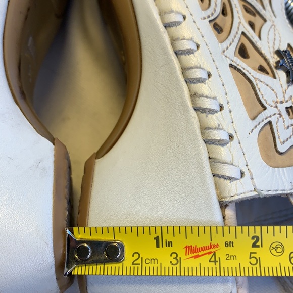 Pikolinos flower laser cut leather/stitching shoes - Picture 12 of 14